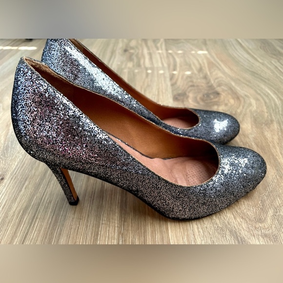 Womens CORSO COMO Dark Silver Sparkly Leather Almond Toe Pumps Heels Size 7.5 - Picture 3 of 5